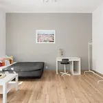 Bright And Cosy In By Renters Apartment *