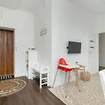 Bright And Cosy In By Renters Apartment