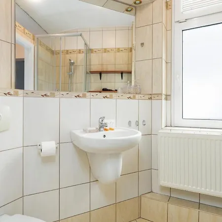 Bright And Cosy In By Renters דירה פוזנן