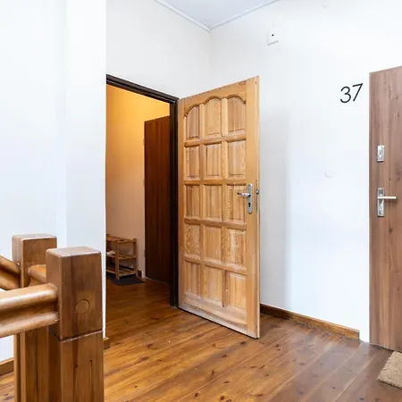 Bright And Cosy In By Renters דירה *