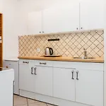 Bright And Cosy In By Renters Apartman *