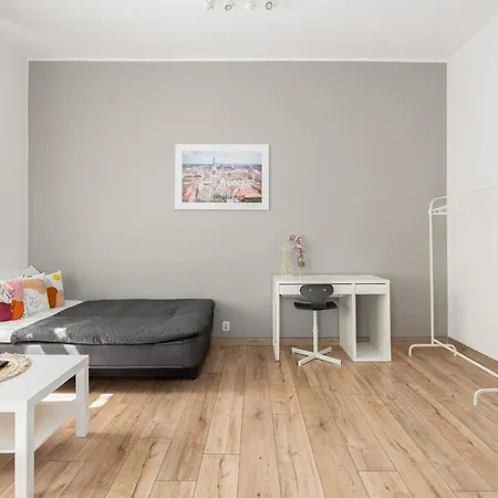 Bright And Cosy In By Renters Apartman *