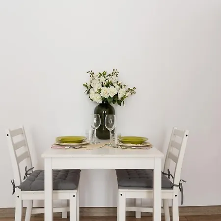 Bright And Cosy In By Renters Apartman Poznań