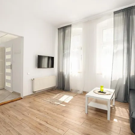 Bright And Cosy In By Renters Apartman