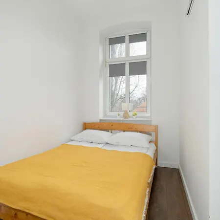 Апартаменты Bright And Cosy In By Renters Познань