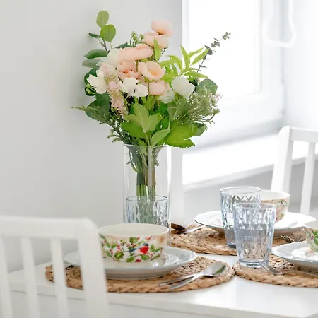 Bright And Cosy In By Renters Posen