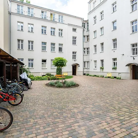 Apartman Bright And Cosy In By Renters Poznań