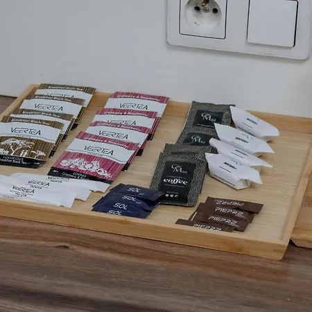 Bright And Cosy In By Renters Apartment *