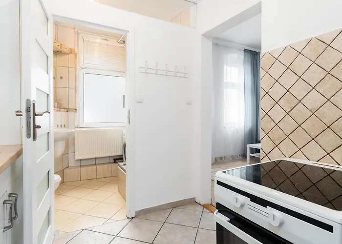 Bright And Cosy In By Renters Apartment Poznan