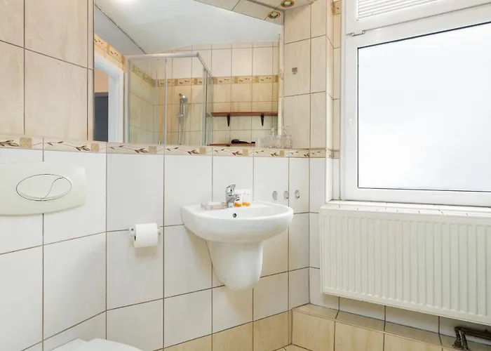 Bright And Cosy In By Renters Apartment Poznan