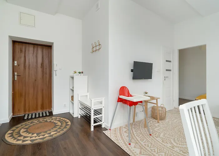 Bright And Cosy In By Renters Apartment