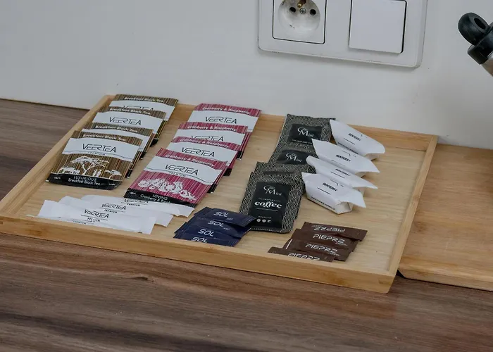 Bright And Cosy In By Renters Apartment *